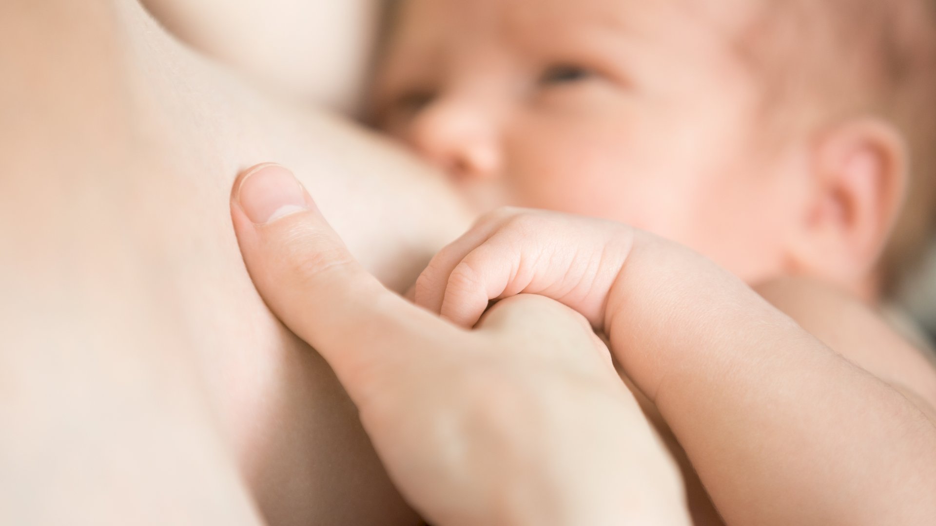 Mellimplantátum és a szoptatás Szoptatás mellnagyobbítás után